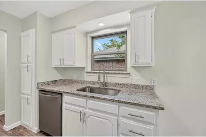 3200 S Meadow Drive, Fort Worth, TX 76133 - Photo 11