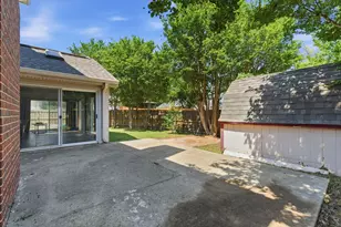 1214 Holly Hill Dr, Grand Prairie, TX 75052 - Photo 35