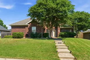 1214 Holly Hill Dr, Grand Prairie, TX 75052 - Photo 1