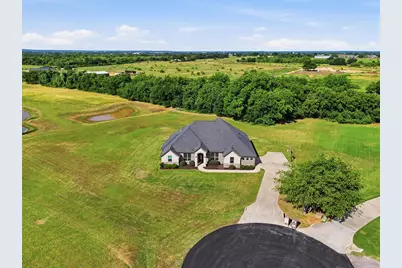 1101 W Iberian Court, Granbury, TX 76048 - Photo 35