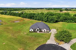 1101 W Iberian Ct, Granbury, TX 76048 - Photo 35