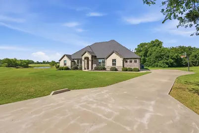 1101 W Iberian Court, Granbury, TX 76048 - Photo 5