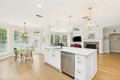 907 Parkwood Court, McKinney, TX 75072 - Photo 9