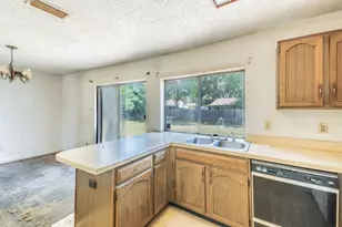 1605 Whiteoak Dr, Garland, TX 75040 - Photo 9
