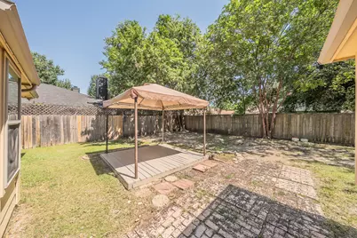 829 Brentwood Drive, Grand Prairie, TX 75052 - Photo 37