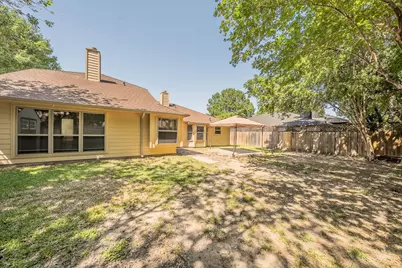 829 Brentwood Drive, Grand Prairie, TX 75052 - Photo 39