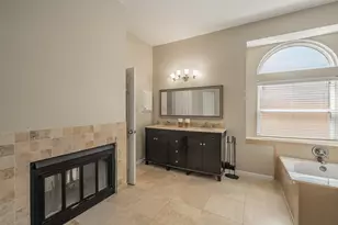 829 Brentwood Dr, Grand Prairie, TX 75052 - Photo 9