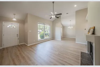 829 Brentwood Drive, Grand Prairie, TX 75052 - Photo 11