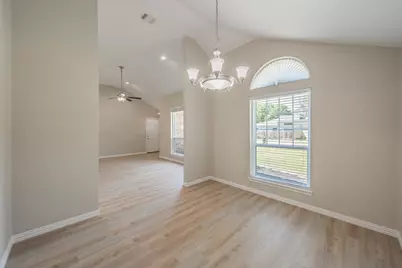 829 Brentwood Drive, Grand Prairie, TX 75052 - Photo 29
