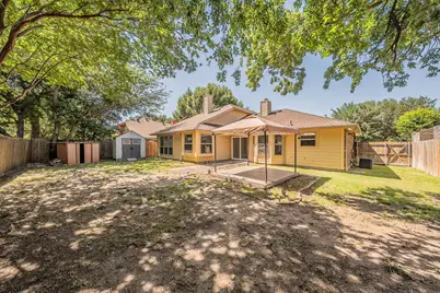 829 Brentwood Drive, Grand Prairie, TX 75052 - Photo 35