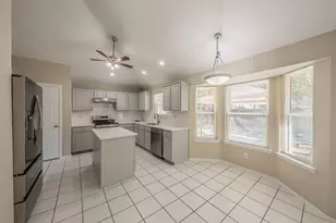 829 Brentwood Dr, Grand Prairie, TX 75052 - Photo 7