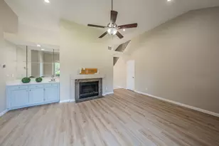 829 Brentwood Dr, Grand Prairie, TX 75052 - Photo 5