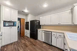 608 W Spring St, West, TX 76691 - Photo 9