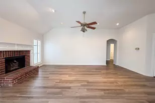 2817 Ingram Dr, Grand Prairie, TX 75052 - Photo 3