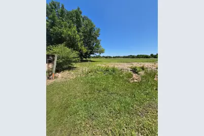 000 W Division Street, Blossom, TX 75416 - Photo 3