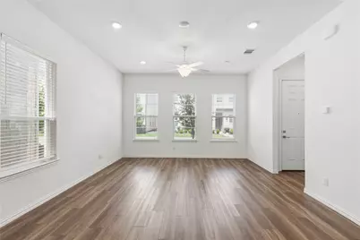 9924 Hennings Street, Irving, TX 75063 - Photo 7