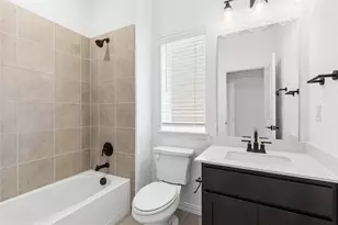 9924 Hennings St, Irving, TX 75063 - Photo 15