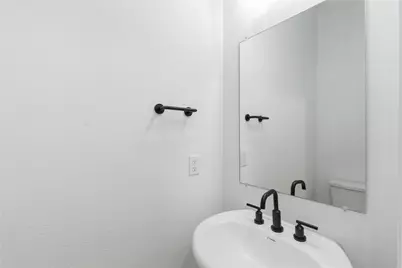9924 Hennings Street, Irving, TX 75063 - Photo 19
