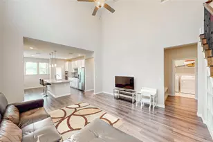 9828 Michael Irvin St, Irving, TX 75063 - Photo 5