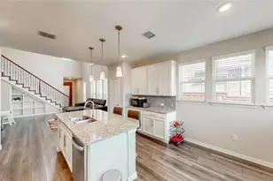 9828 Michael Irvin St, Irving, TX 75063 - Photo 13