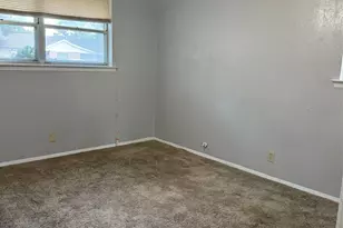 1004 Oakwood Dr, Euless, TX 76040 - Photo 9
