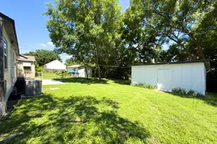 2324 Brockbank Dr, Irving, TX 75062 - Photo 15