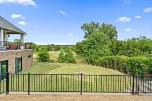 8542 Meadowbrook Dr, Fort Worth, TX 76120 - Photo 9