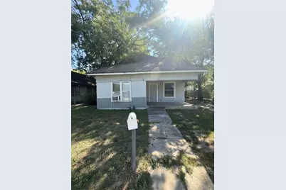 728 Ritchey Street, Gainesville, TX 76240 - Photo 1