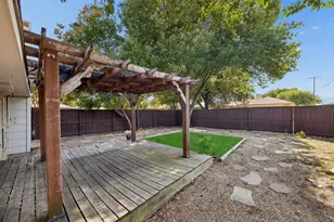 1043 Cherrywood Ln, Carrollton, TX 75006 - Photo 25