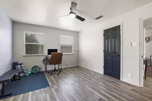 946 W Laurel St, Sherman, TX 75092 - Photo 13