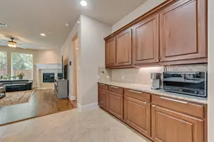 402 Ridgewood Dr, Lewisville, TX 75067 - Photo 9