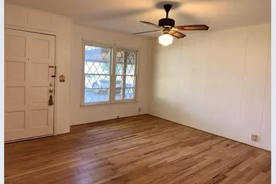 213 E Magnolia Dr, Mt Pleasant, TX 75455 - Photo 3