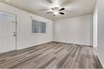 428 N Dallas Avenue, Lancaster, TX 75146 - Photo 3