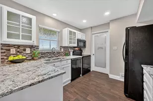 2009 Parkside Dr, Denton, TX 76201 - Photo 3