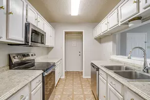 4517 Compass Ct, Fort Worth, TX 76135 - Photo 7