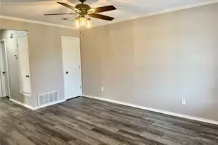 301 Shady Grove Dr, Granbury, TX 76049 - Photo 5