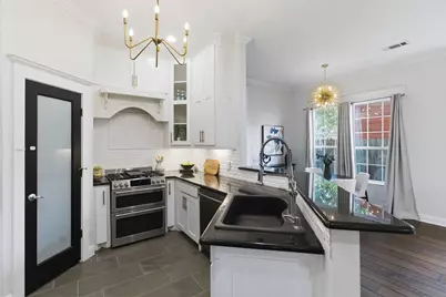 612 W 8th Street, Dallas, TX 75208 - Photo 13