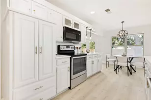 10029 Stoneleigh Dr, Benbrook, TX 76126 - Photo 11