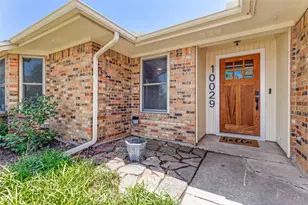 10029 Stoneleigh Dr, Benbrook, TX 76126 - Photo 3