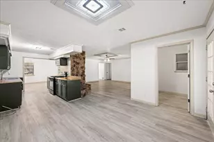 2400 Douglas Ave, Irving, TX 75062 - Photo 13