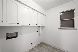 2400 Douglas Ave, Irving, TX 75062 - Photo 23