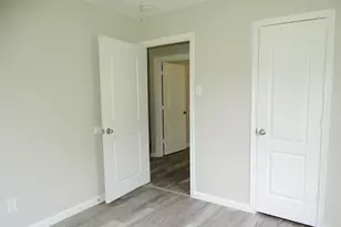 202 E Cober Dr, Grand Prairie, TX 75051 - Photo 23