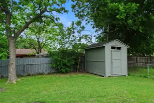 202 E Cober Dr, Grand Prairie, TX 75051 - Photo 33