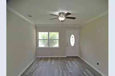 202 E Cober Drive, Grand Prairie, TX 75051 - Photo 5