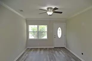 202 E Cober Dr, Grand Prairie, TX 75051 - Photo 5