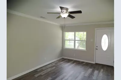 202 E Cober Drive, Grand Prairie, TX 75051 - Photo 3