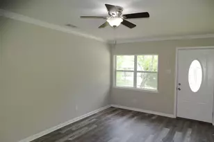 202 E Cober Dr, Grand Prairie, TX 75051 - Photo 3