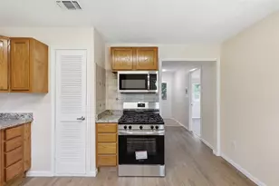 807 Highland Dr, Arlington, TX 76010 - Photo 13