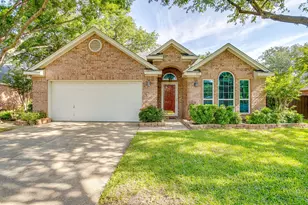 108 Hollywood Blvd, Euless, TX 76040 - Photo 3