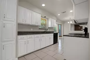 1733 Brighton Dr, Carrollton, TX 75007 - Photo 5